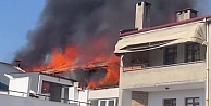 Çatı katını alevler sardı: Mahsur kalan 2 kişi kurtarıldı