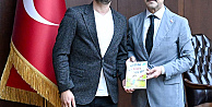 Çayırova Mevlana İlkokulu Sınıf Öğretmeni ve Çocuk Kitap Yazarı Ramazan Yükselden Vali İlhami Aktaşa Ziyaret