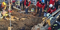 Çayırovada inşaat alanında toprak altında kalan 1 işçi kurtarıldı