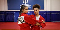 Ceylin ve Kardelen, judoda istikbal vaat ediyor