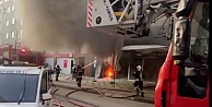 Dükkan önünde başlayan yangın akülerin patlamasıyla büyüdü