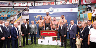 İshakçılarda Başpehlivan Seçkin Duman
