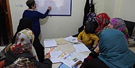 İZMEK Kadınlara Yönelik Okuma Yazma Kursu Başlattı