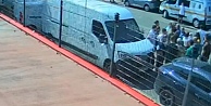 Kadın muhabire görevi başında linç girişimi kamerada: Paramparça ederiz
