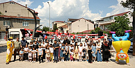 Kartepede gezici eğlence otobüsü çocuklara bayram coşkusu yaşatıyor