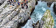 Kayalıklarda halatlı kurtarma