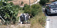 Kazadan kaçmak istedi, otomobili devrildi: 2 yaralı