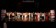 KO-MEK kursiyerlerine sahnede tam not
