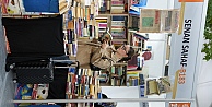 Kocaeli Kitap Fuarında okurlar, kitapların çeşitlerinden memnun
