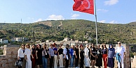 Kocaelinin kadın muhtarları yüzlerce yıllık tarihi yapıları gezdi