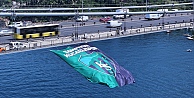 Kocaelisporun bayrağı İstanbul Boğazında dalgalandı
