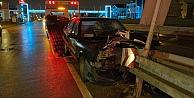 Otomobil Bariyere Çaptı: 1i Ağır 2 Yaralı