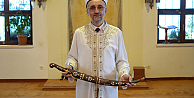 Sultan Abdülmecidin şifa bulduğuna inanılan camide 100 yıllık kılıçla bayram hutbesi