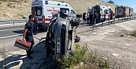 Takla atan otomobilden yara almadan kurtuldular