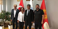 TÜRK DÜNYASI GAZETECİLER FEDERASYONU İLE KIRGIZİSTAN GAZETECİLER BİRLİĞİ ARASINDA İŞBİRLİĞİ PROTOKOLÜ İMZALANDI