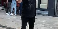 Üstüne benzin dökerek kendini yakmak istedi, polis engel oldu