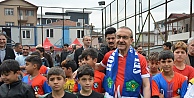 60 Eşofman, 60 Forma, 8 Futbol Topunu Vali Kendi Elleriyle Dağıttı