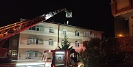 6 katlı binanın çatısında yangın çıktı