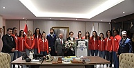 Akşener, İzmit Belediyespor'u ağırladı