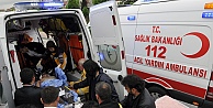 Ambulans ile otomobil çarpıştı: 3 yaralı