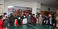 Başkan Bıyık, Gençlerle Masa Tenisi Oynadı