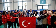 Başkan Büyükakın, kadınların voleybol heyecanına ortak oldu