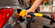 Benzine 2 lira 23 kuruş, motorine 1 lira 15 kuruş indirim bekleniyor
