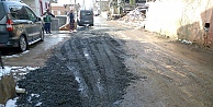 Bozulan asfalt zeminler onarılıyor