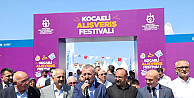Büyükakın kurdeleyi kesti, hayırlı işler diledi