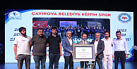 Çayırova Belediyesi'nin sporcuları ödül törenine damga vurdu
