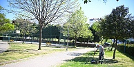 Çayırova'daki parklarda temizlik çalışmaları devam ediyor