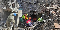 Depremin 227'nci saatinde sağ kurtarılan 74 yaşındaki Cemile Kekeç Ankara'ya sevk edildi