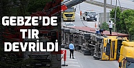 Devrilen tır trafiği aksattı