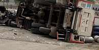 Dilovası'nda kamyon devrildi!