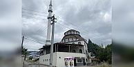 Ellerini Kuruttuğu Havluyla Ayakkabısını Sildi, Yetmedi Su içtikleri Cami Musluklarını Bozdu