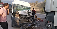 Gebze'de işçi servisi ile hafriyat kamyonu çarpıştı: 5 yaralı