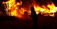 Gebze'de palet fabrikasının imalathane bölümünde yangın