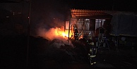 Geri dönüşüm deposu yangını palet imalathanesine sıçradı: İki iş yeri alev alev yandı