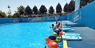 Gölcük'te Portatif Yüzme Havuzu Hizmete Girdi