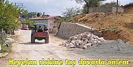 Heyelan riskine taş duvarla önlem