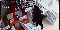 Hırsızlık anı kameraya yansıdı
