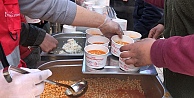 İzmit Belediyesi, Hatay'da sıcak yemek dağıtımına başladı
