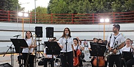 İzmit Belediyesi'nden Özkan Uğur'a müzikal anma