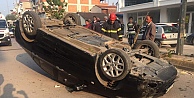 Kavşağa kontrolsüz girince kaza yaptı