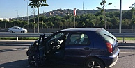 Kocaeli'de hafif ticari araç ile otomobil çarpıştı: 1 yaralı