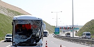 Kocaeli'de işçi servisiyle kamyon çarpıştı: 13 yaralı
