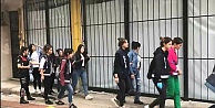 Kocaeli'de kataloglu çeteye baskın! 14 kadın kurtarıldı