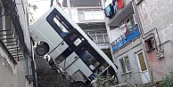 Kocaeli'de minibüs devrildi: 20 yaralı