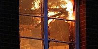 Madde bağımlıları evi ateşe verdi... Yaşlı kadın şimdi evsiz kaldı...