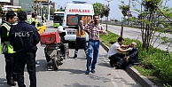 Motosiklet yayaya çarptı!